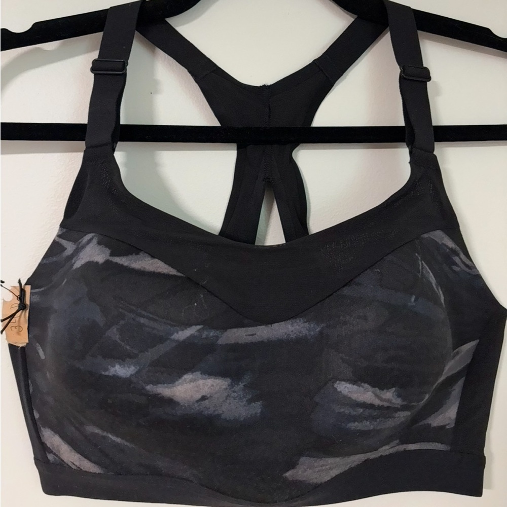 Victoria’s Secret Women's Black and Gray Sports Bra
